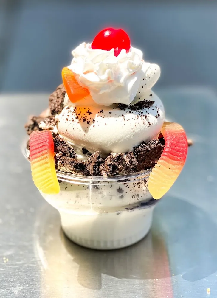 Dirt N Worms Sundae